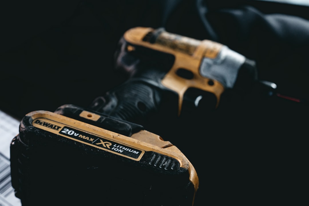 Why Your DeWalt 20V Saw Blade Is Wobbling (And How to Fix It)
